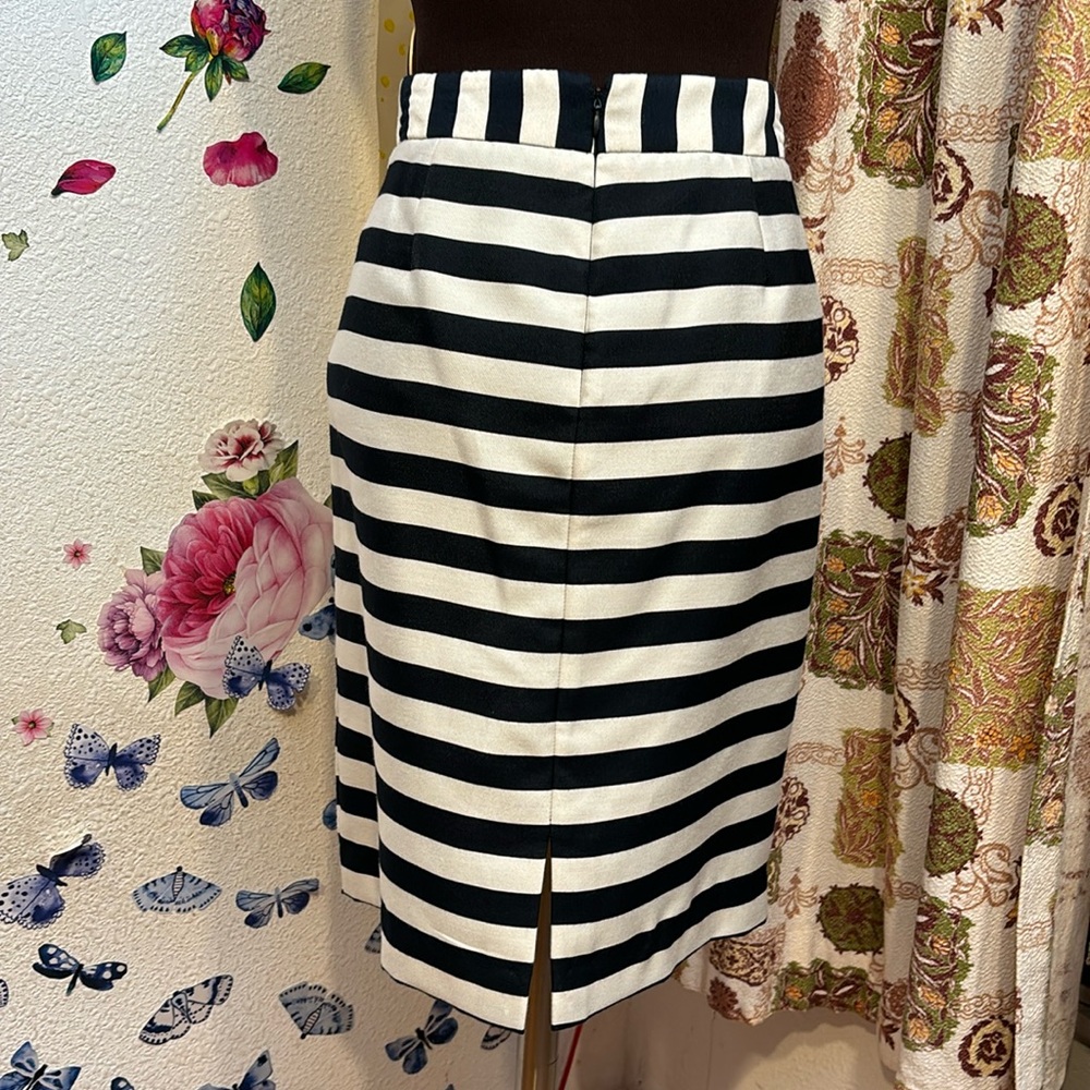 Worthington, black/white stripe retro/casual pull on pencil mini skirt. Size 10. - Picture 12 of 17